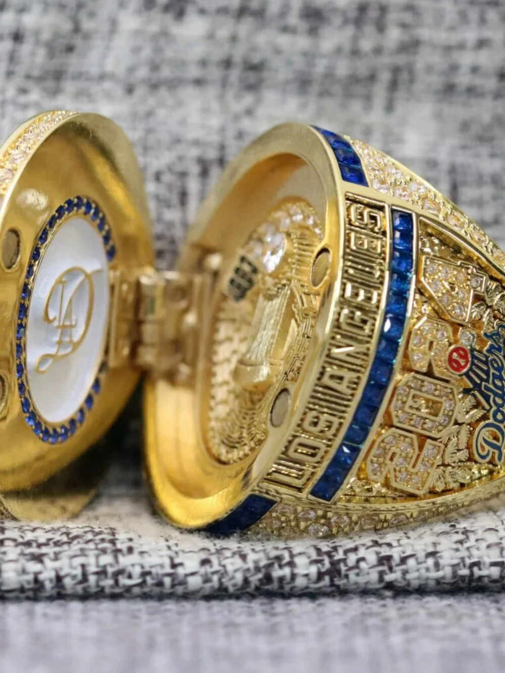 Los Angeles Dodgers Championship Ring... Fast shipped from USA